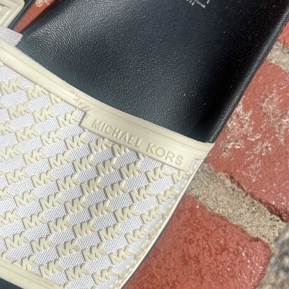Michael Kors Slide - Picture 9 of 11
